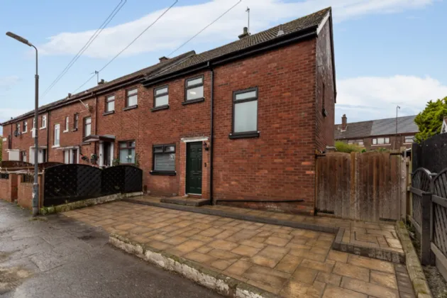 17 Shanlieve Road, Belfast, County Antrim, BT11 8GN