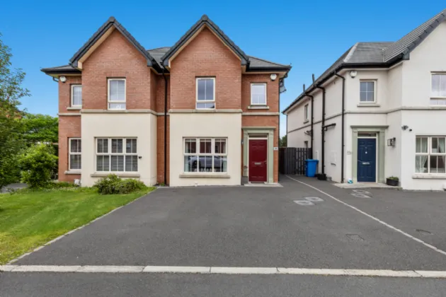 16 Lynn Hall Lane, Bangor, County Down, BT19 1GX