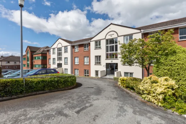 11 St. Helens Court, High Street, Holywood, BT18 9SS