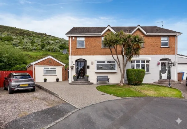 11 Lyndhurst Row, Belfast, County Antrim, BT13 3XX