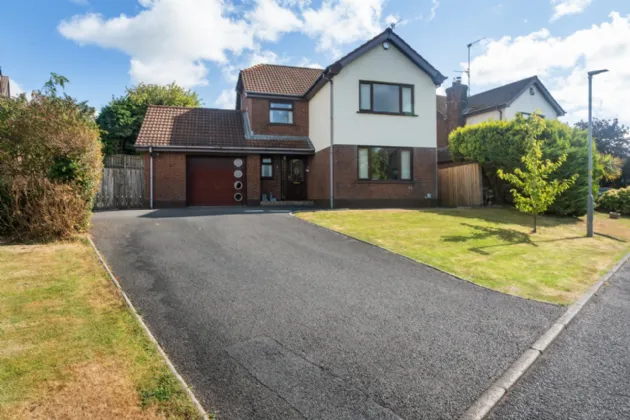 14 Baronscourt Gardens, Carryduff, Belfast, BT8 8EW