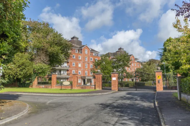 The Penthouse, 18, Seafields Court, Warrenpoint, BT34 3XB