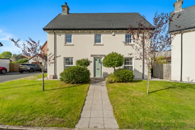 14 Millmount Village Court, Dundonald, Belfast, BT16 1AX