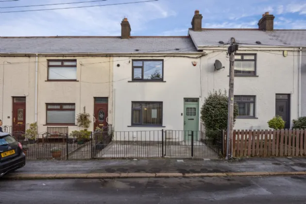 8 Milfort Avenue, Dunmurry, Belfast, County Antrim, BT17 9BJ