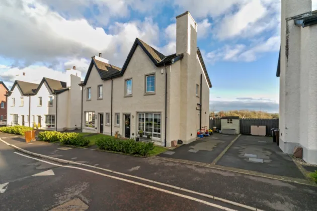 27 Fairfields Manor, Lisburn, County Down, BT28 3WA