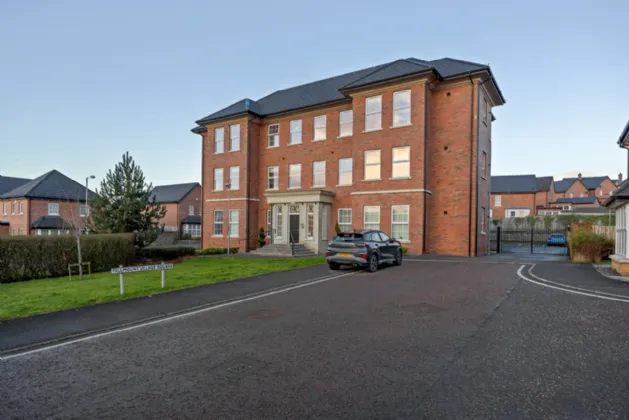 49 Millmount Village Square, Dundonald, Belfast, County Down, BT16 1YX