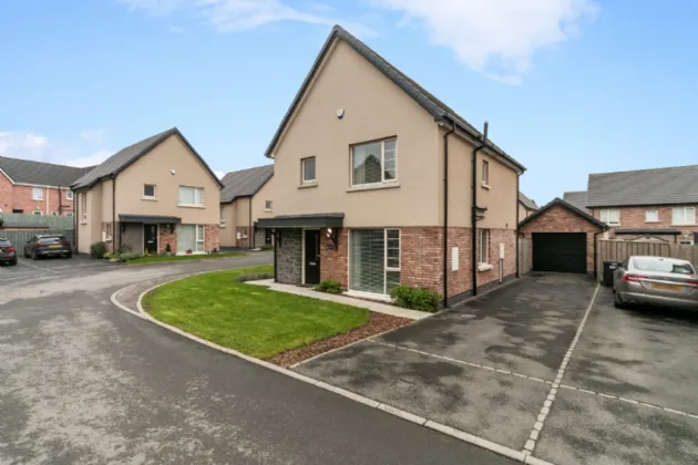 6 Woodbrook Grove, Lisburn, Lisburn, BT28 0AA