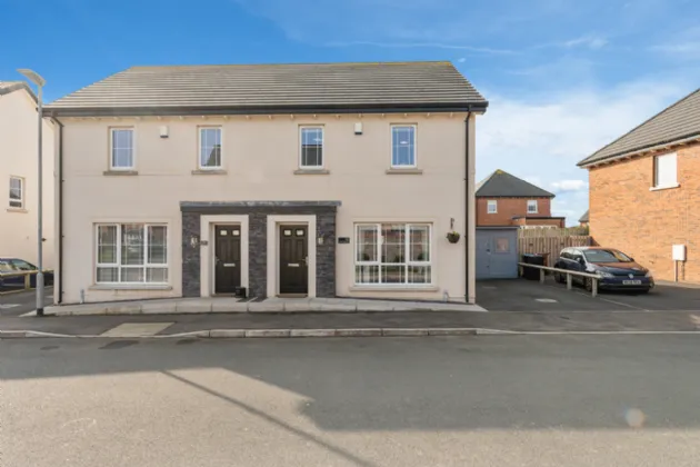18 Millmount Village Green, Dundonald, Belfast, County Down, BT16 1AW