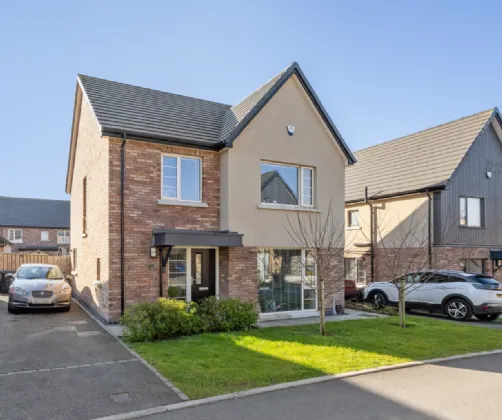 4 Woodbrook Grove, Lisburn, BT28 0AA