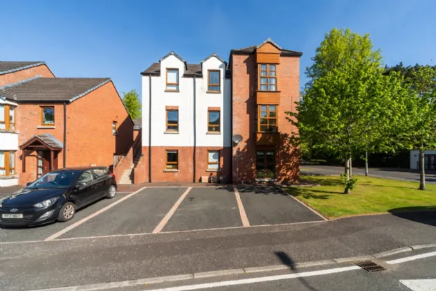 74 Redwood Dale, Dunmurry, Belfast, County Down, BT17 9RL