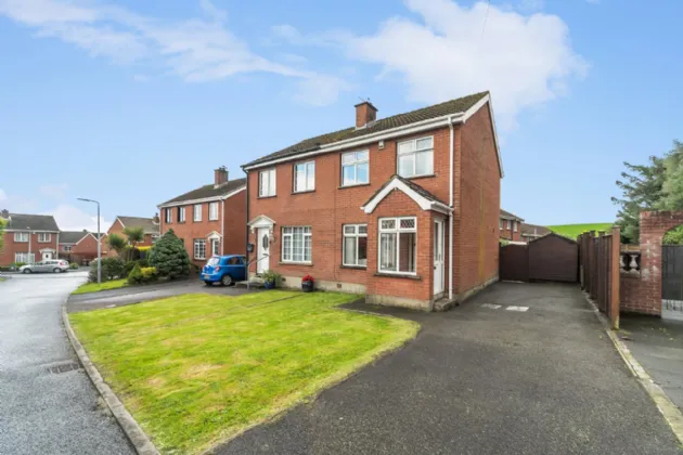 8 Winchester Gardens, Carryduff, Belfast, County Down, BT8 8QE