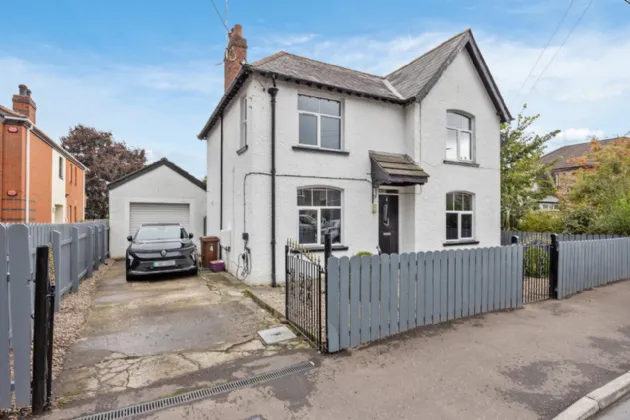 4 Ulster Avenue, Dunmurry, Belfast, County Antrim, BT17 9BN