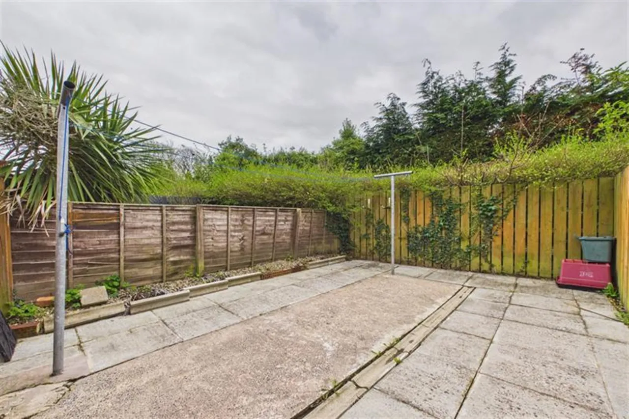 3 Strandburn Drive, Belfast, BT4 INB, 