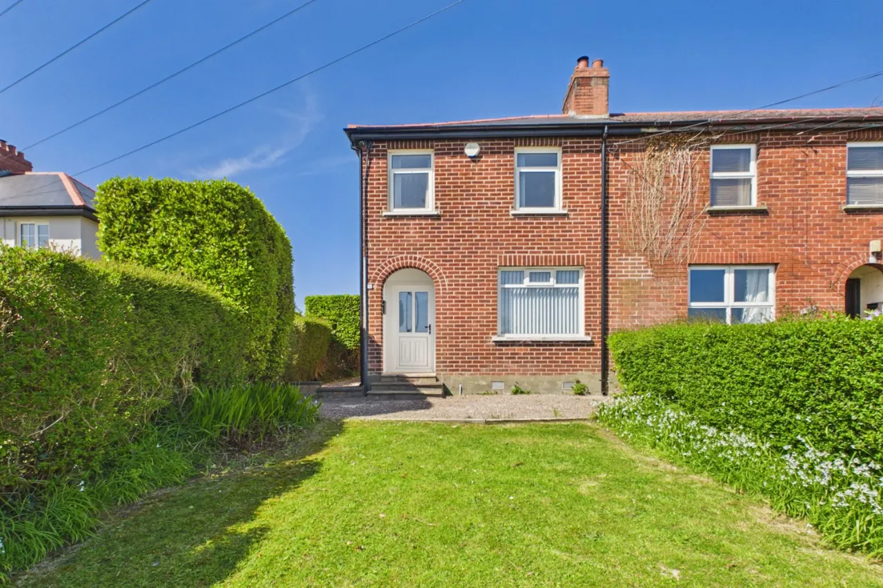 98 Shore Road, Carrickfergus, BT38 8UE, 