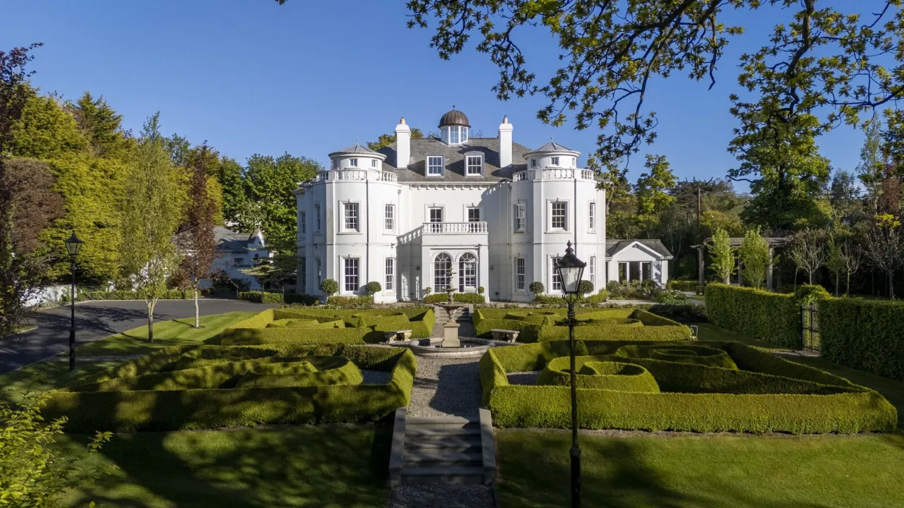 25 Cultra Avenue, Cultra, Holywood, County Down, BT18 0AZ