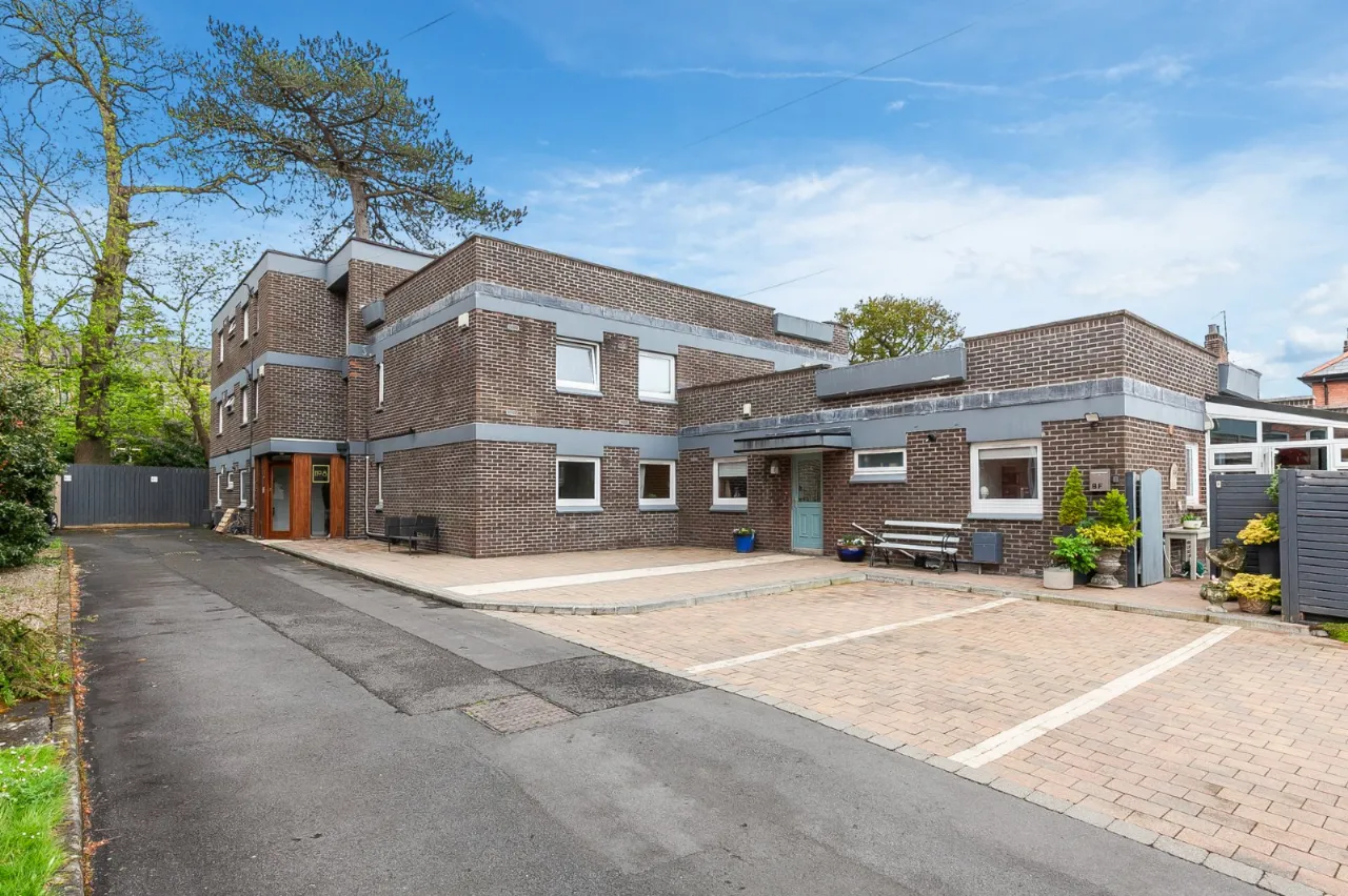 8B Randal Park, Belfast, County Antrim, BT9 6JJ