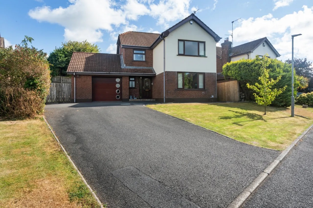 14 Baronscourt Gardens, Carryduff, Belfast, County Down, BT8 8EW