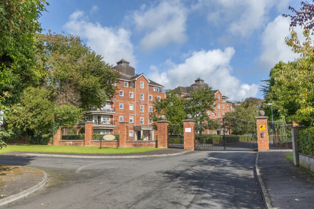 The Penthouse, 18 Seafields Court, Warrenpoint, Newry, County Down, BT34 3XB
