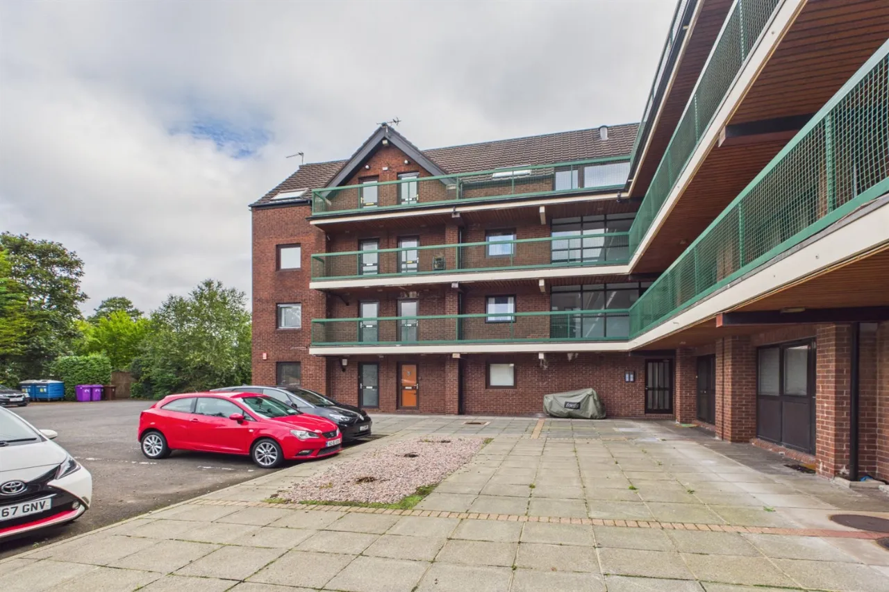 12 Balmoral Court, Belfast, BT9 7GR, 
